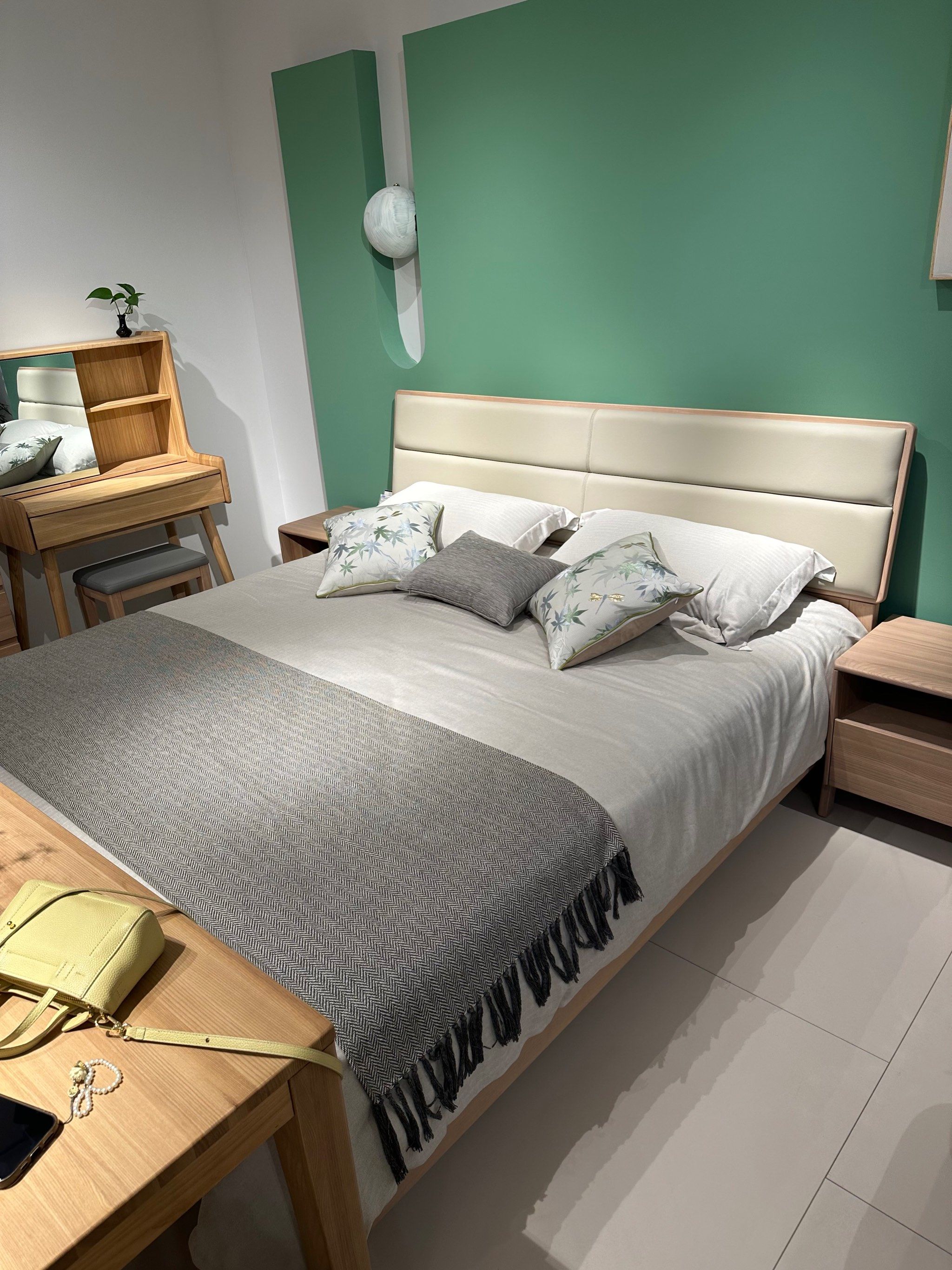 家具新置盼入住，安居樂業樂融融